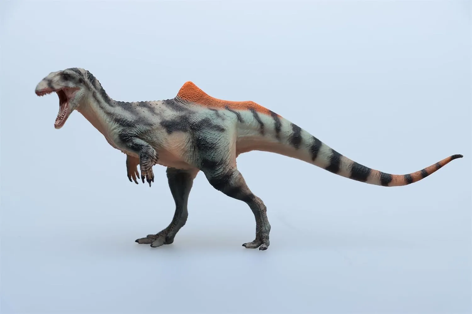 1:35 Scale Concavenator Model Dinosaur Figure Animal Scene Collector Home Decor Gift (Blue)