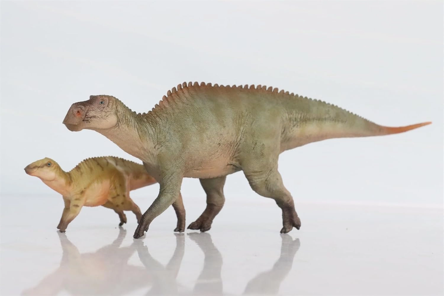 1:35 Scale Maiasaura Mother and Son Model Dinosaur Animal Action Figure Decor Scene Birthday Gift (Green with Box)