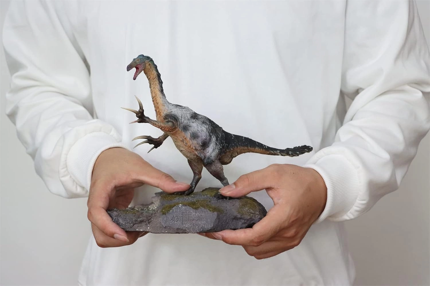 1:35 Scale Therizinosaurus Figure Dinosaur Model Realistic Prehistoric Animal PVC Collector Decoration Gift