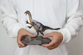 1:35 Scale Therizinosaurus Figure Dinosaur Model Realistic Prehistoric Animal PVC Collector Decoration Gift