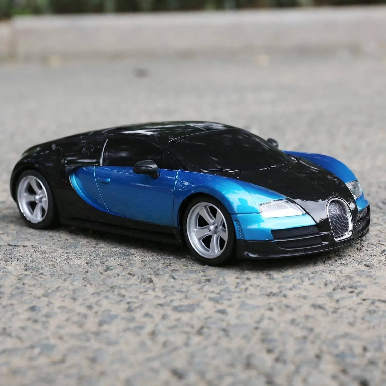 Black-Blue Lightning RC Sports Car – High-Speed Remote-Controlled Racer, 1:18 Scale, Dual Motors, Rechargeable Battery, Durable Build, Race-Ready Performance Toy Car for Kids and Adults