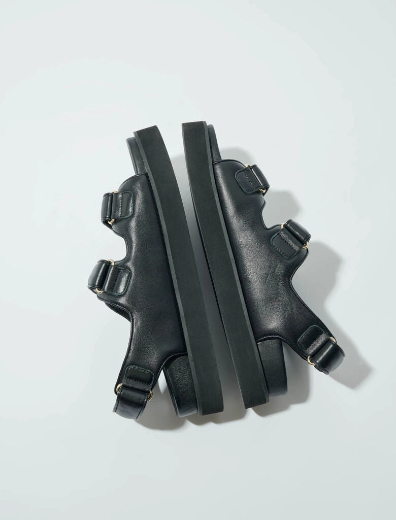 Flat leather sandals