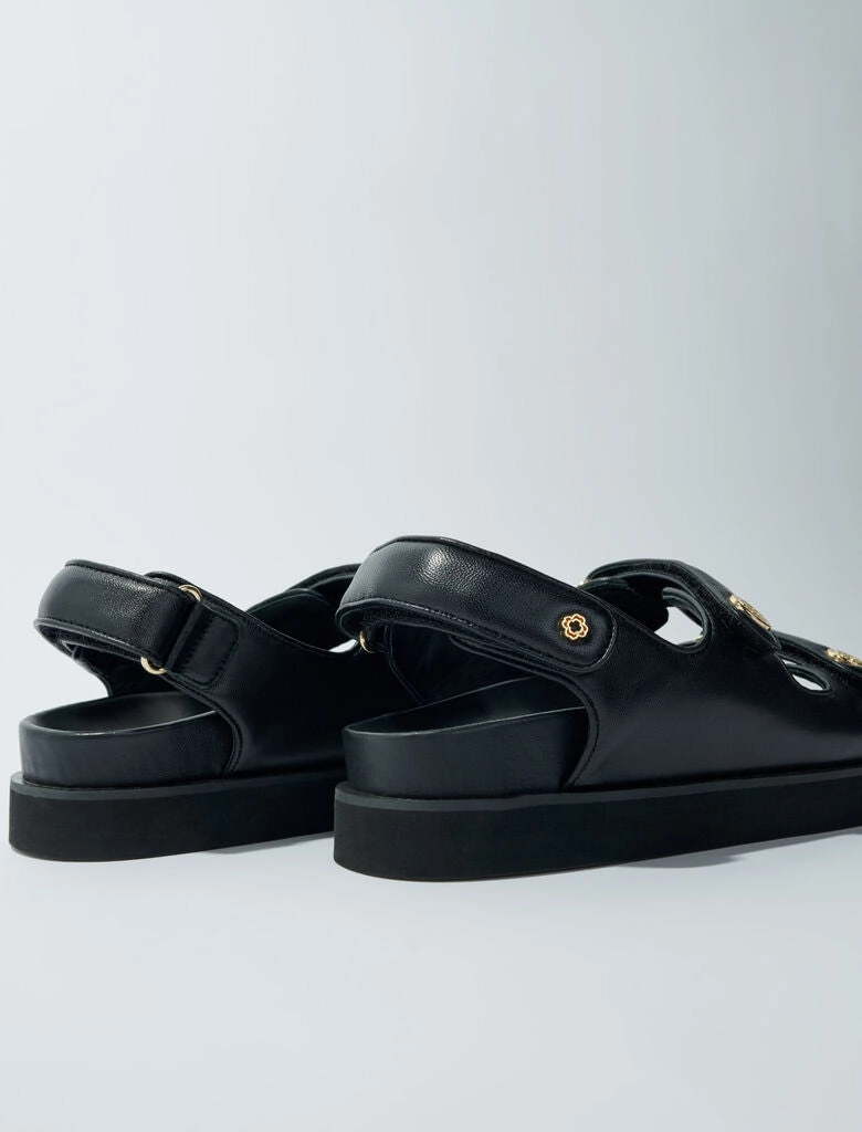 Flat leather sandals