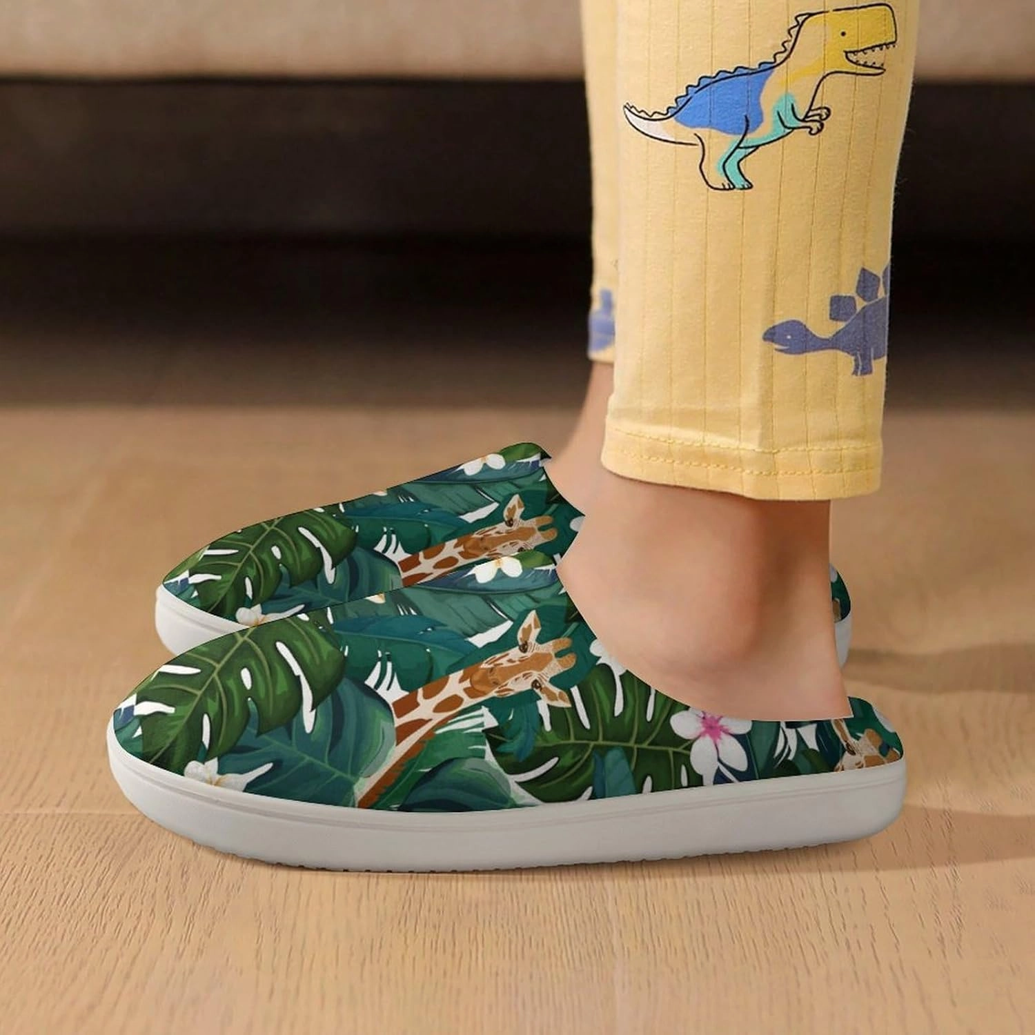 Giraffe And Hibiscus Flower Print Slippers for Boys Girls Home Cotton Slippers Non-Slip Warm Little Kids Slippers