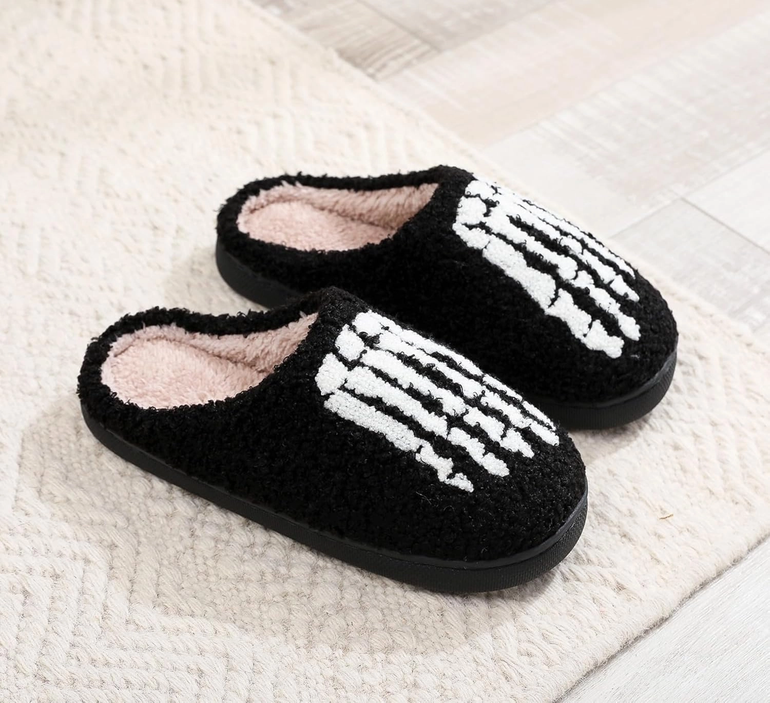 Halloween Slippers Ghost Slippers for Women Retro Warm and Cozy House Slippers Halloween Shoes Winter Slippers Spooky Gifts