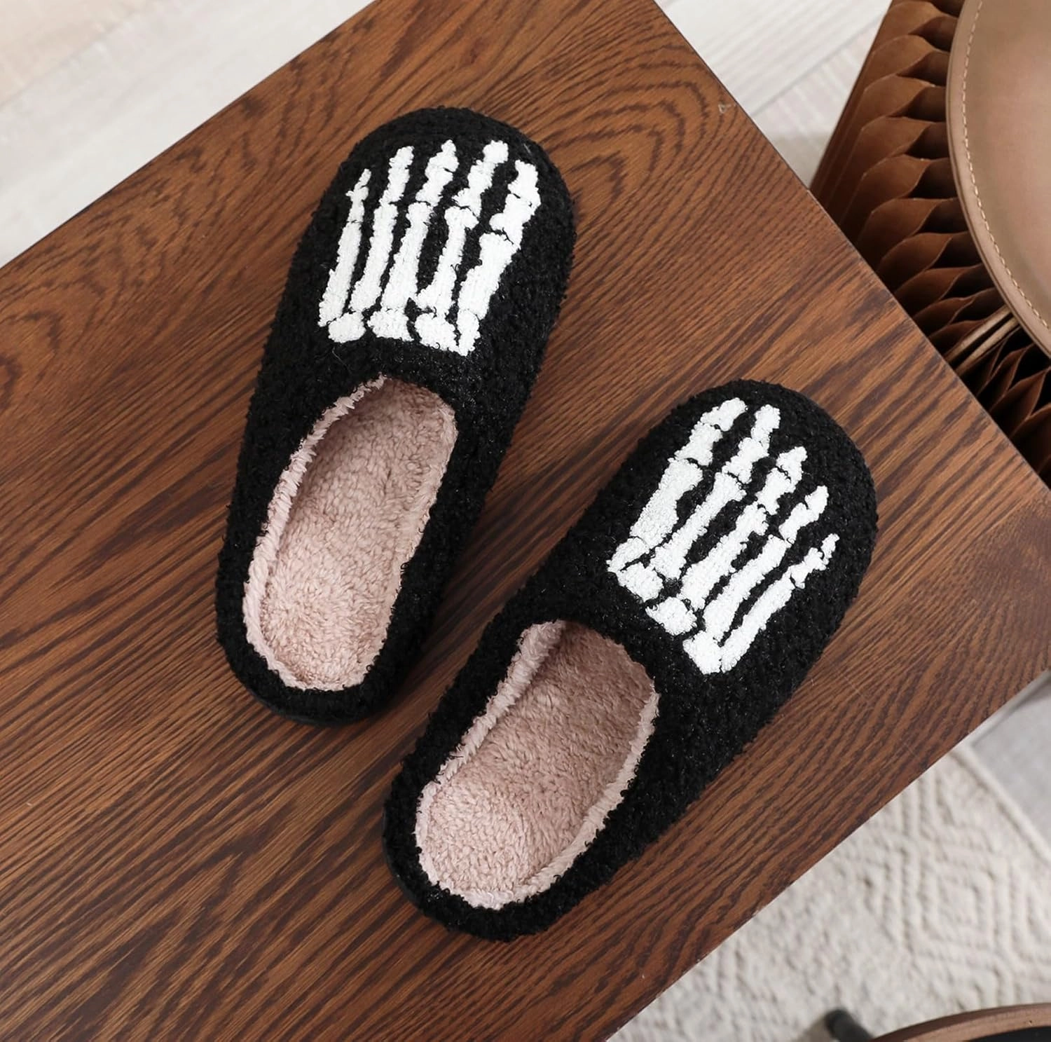 Halloween Slippers Ghost Slippers for Women Retro Warm and Cozy House Slippers Halloween Shoes Winter Slippers Spooky Gifts