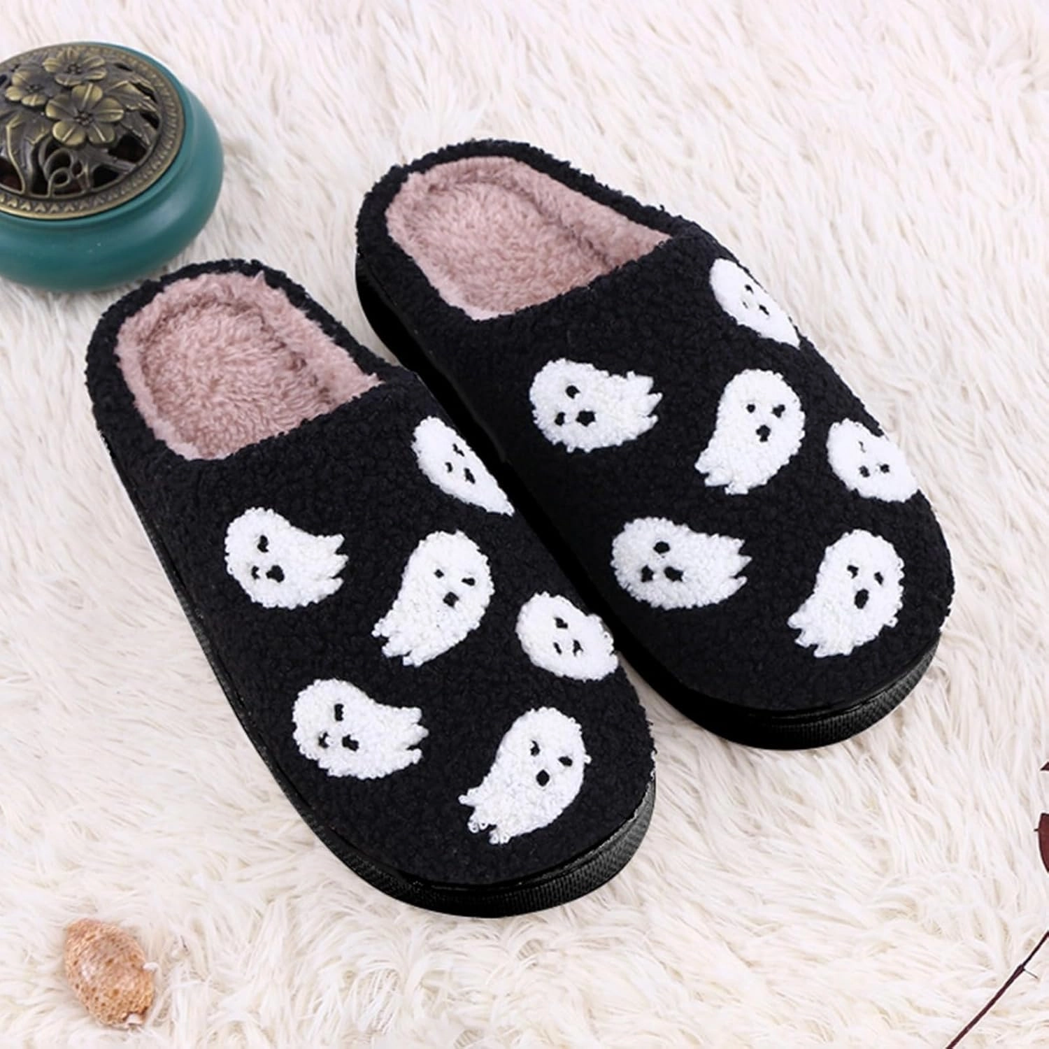 Halloween Slippers Ghost Slippers for Women Retro Warm and Cozy House Slippers Halloween Shoes Winter Slippers Spooky Gifts
