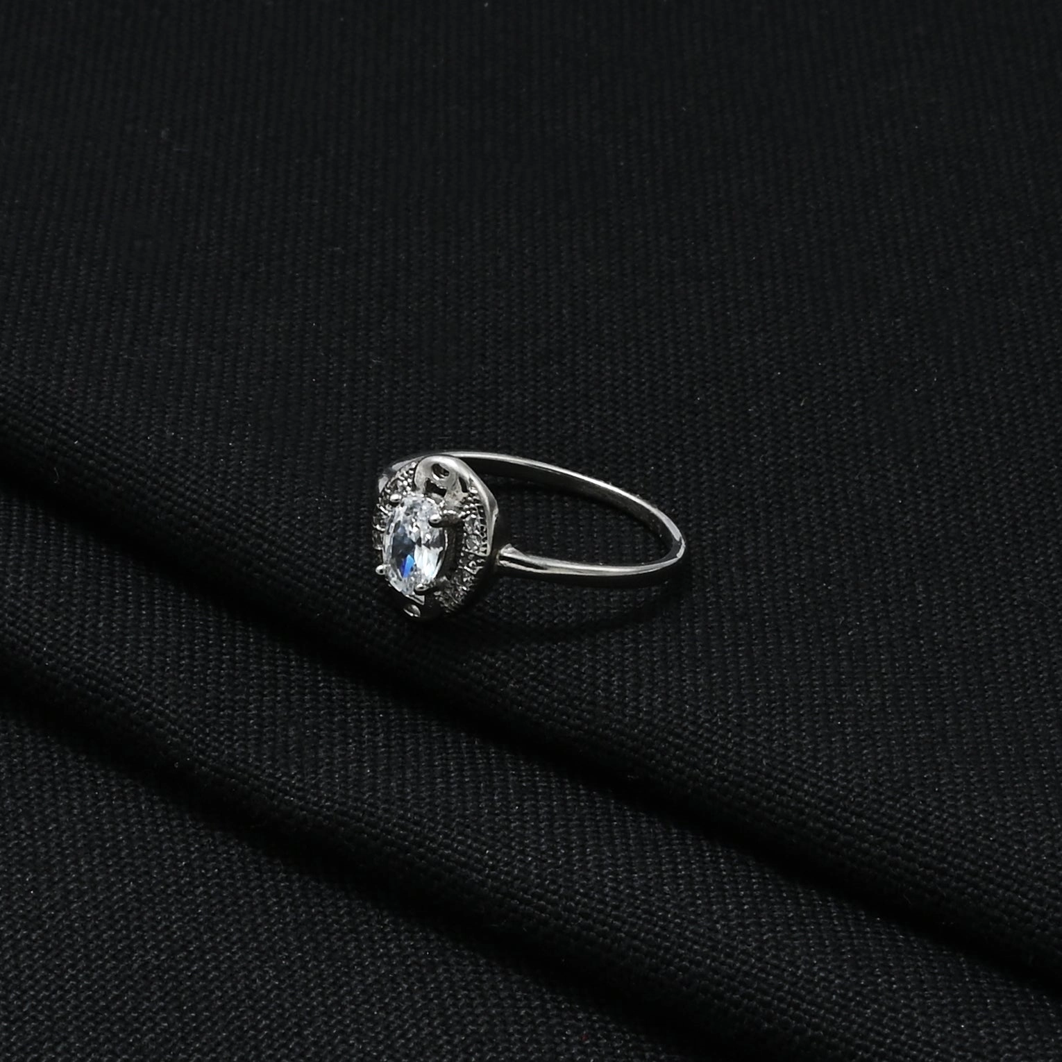 Silver Luxurious Modern Shiny Stone Ring